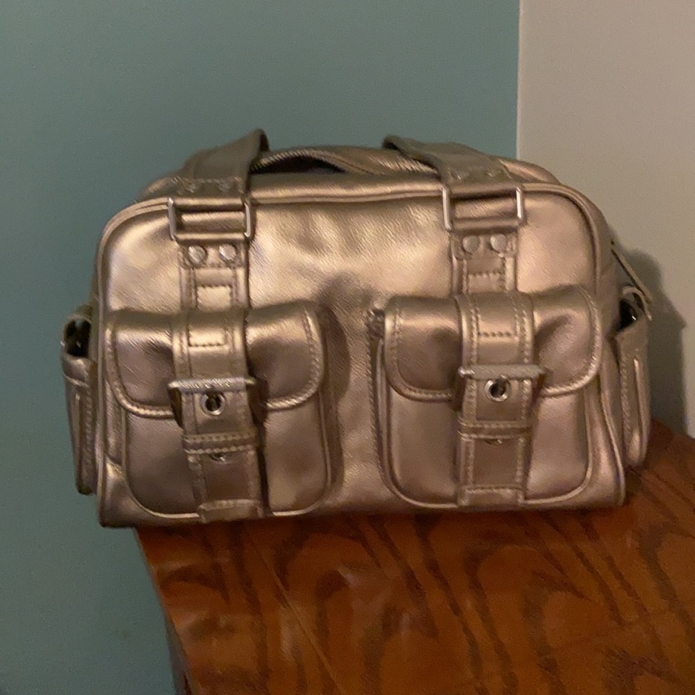 NWT beautiful Michael Kors leather bag authentic firm on this price